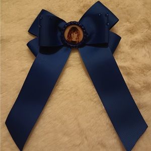 Taylor Swift Hair Bow